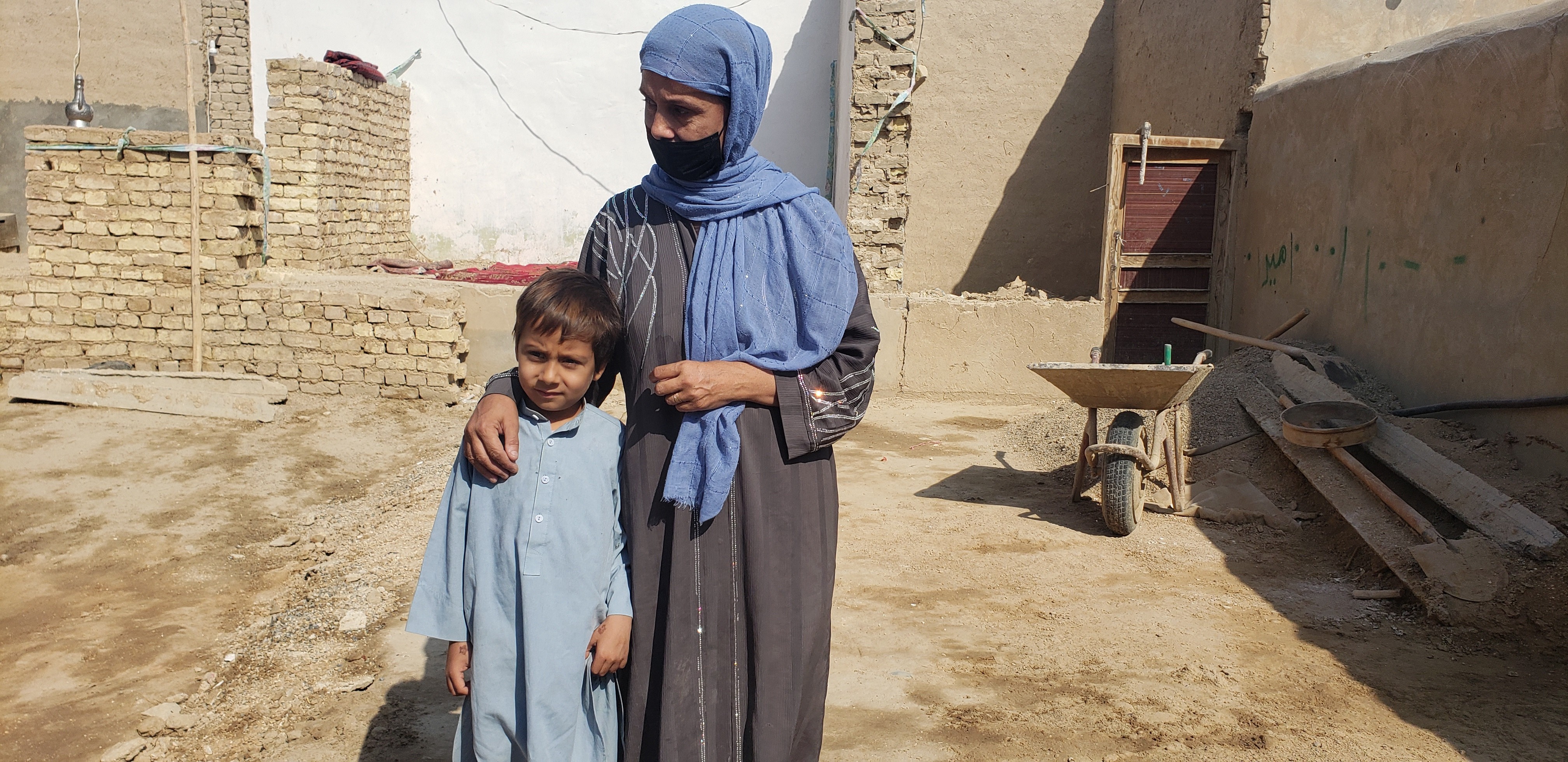 Help Azizah and Her Sick Child for a Better Life