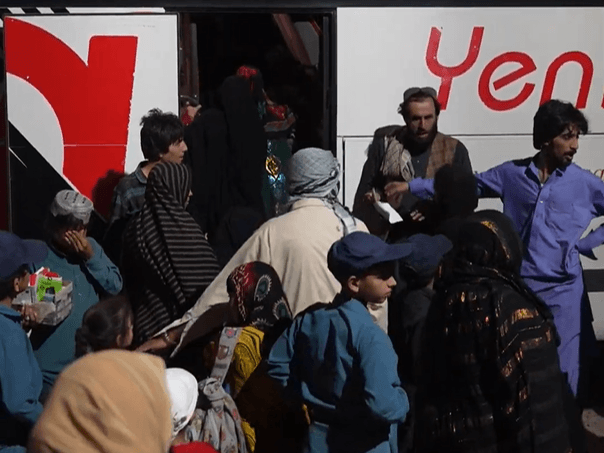 Transporting Crisis-Hit Families Return Home from the Border – Led by Suliman Khan