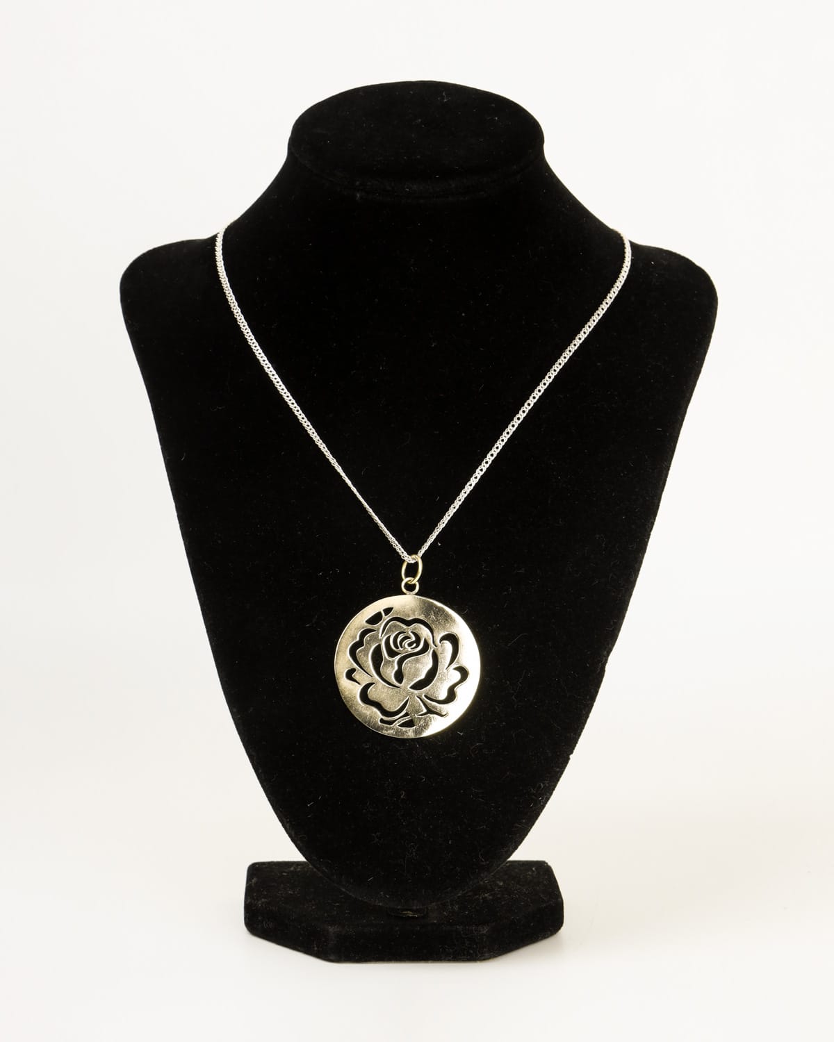 handcrafted circular flower pendant 2