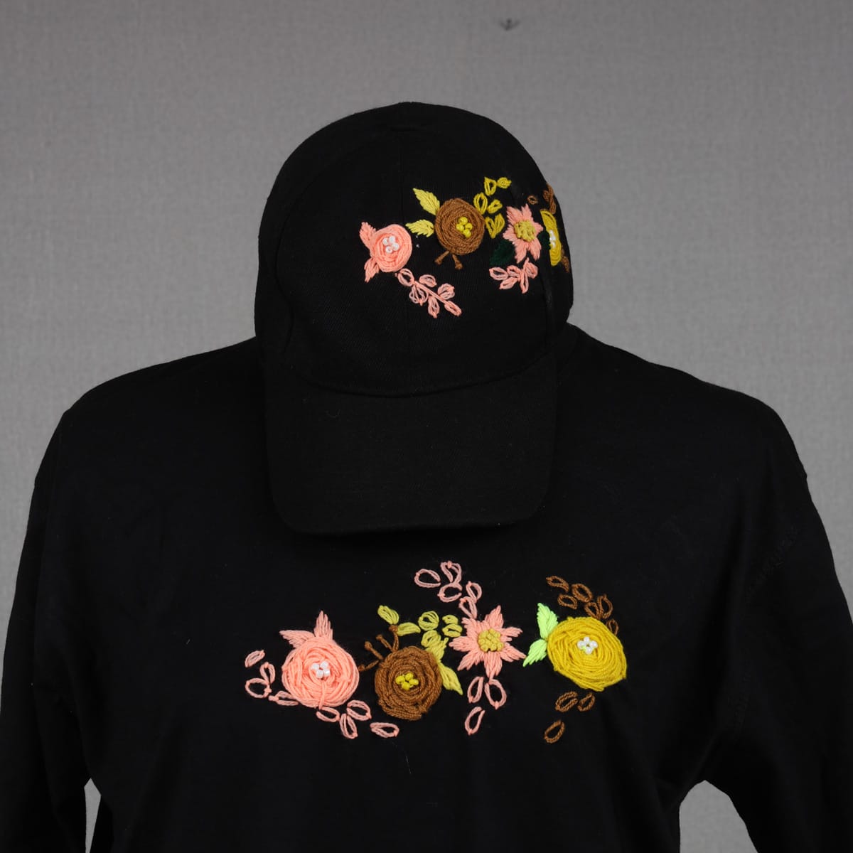 Black Embroidered T-Shirt and Cap Set with Floral Design 6