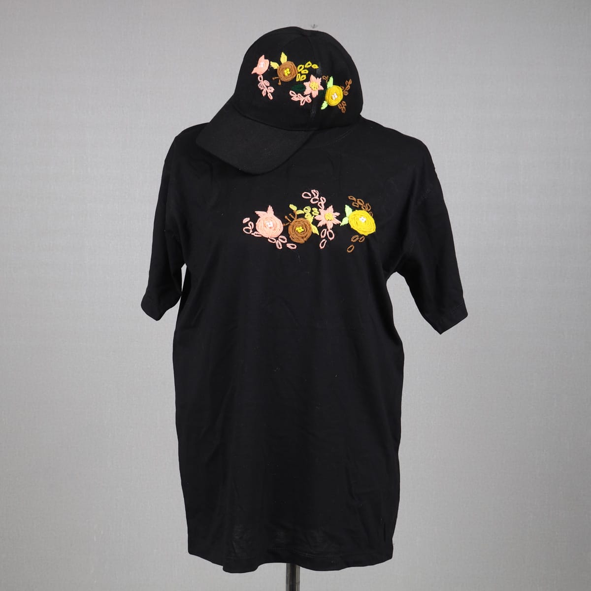 Black Embroidered T-Shirt and Cap Set with Floral Design 1