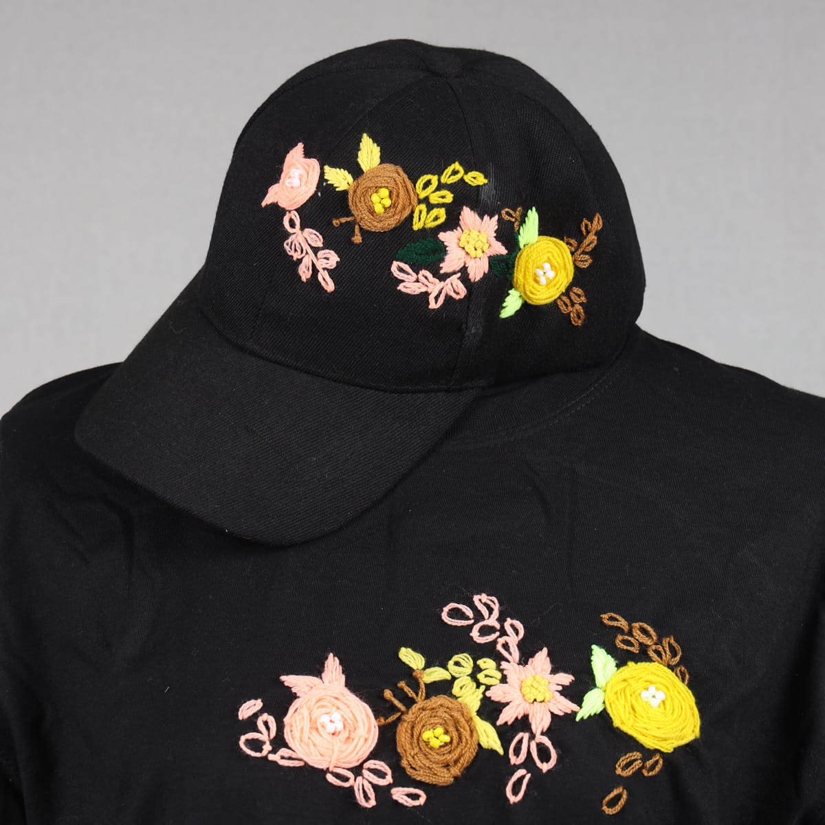 Black Embroidered T-Shirt and Cap Set with Floral Design 5
