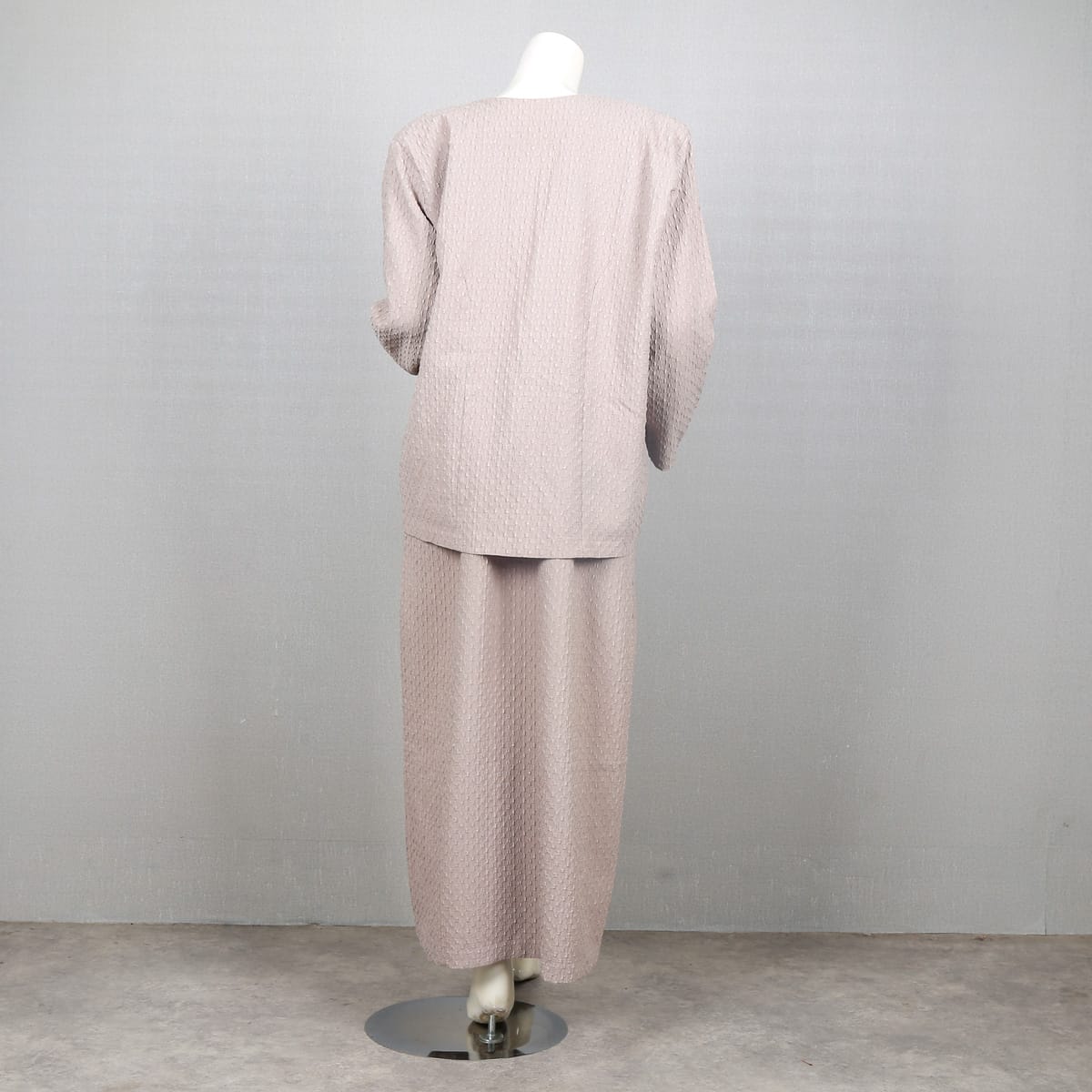 Elegant Two-Piece Beige Jacket and Dress Set 3