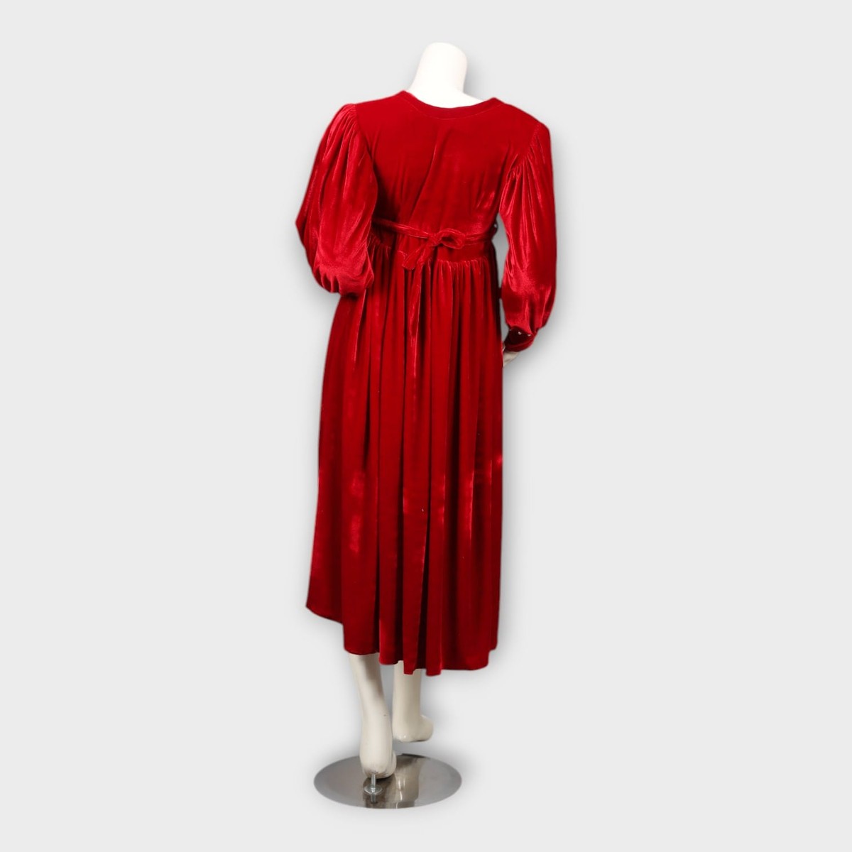 Elegant Red Velvet Dress with Pearl Detailing 3