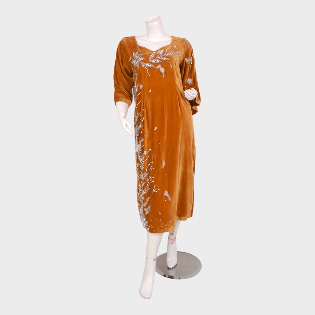 Golden Velvet Elegance Dress 3