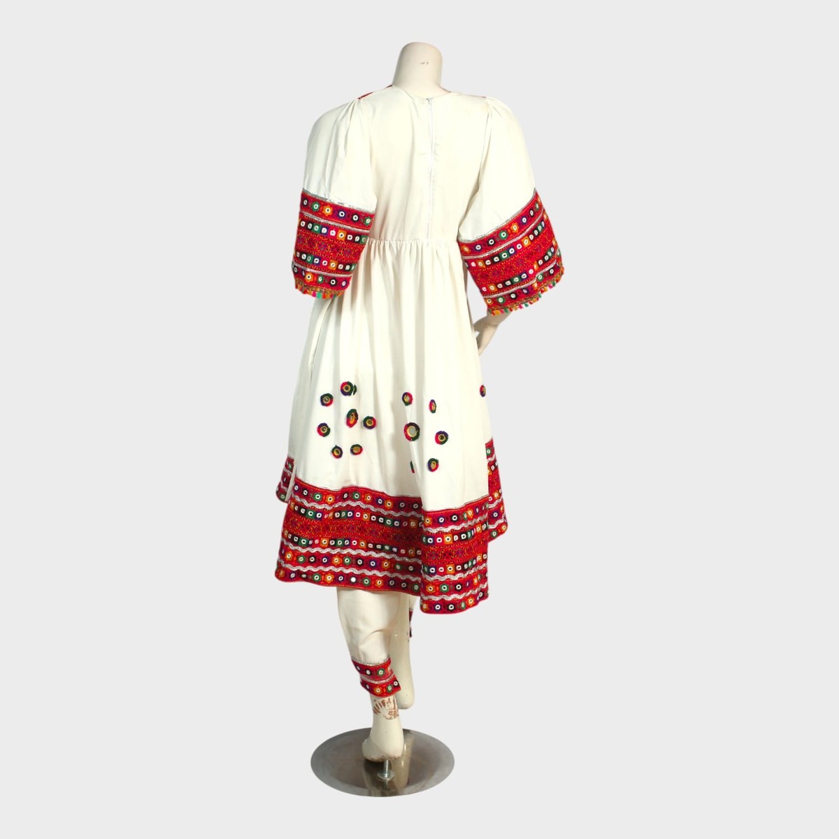 Kohistani Charm – White Mirror Embroidered Dress Set 4