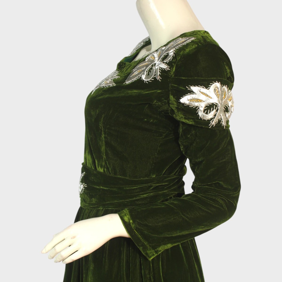 Emerald Bloom Velvet Gown 3