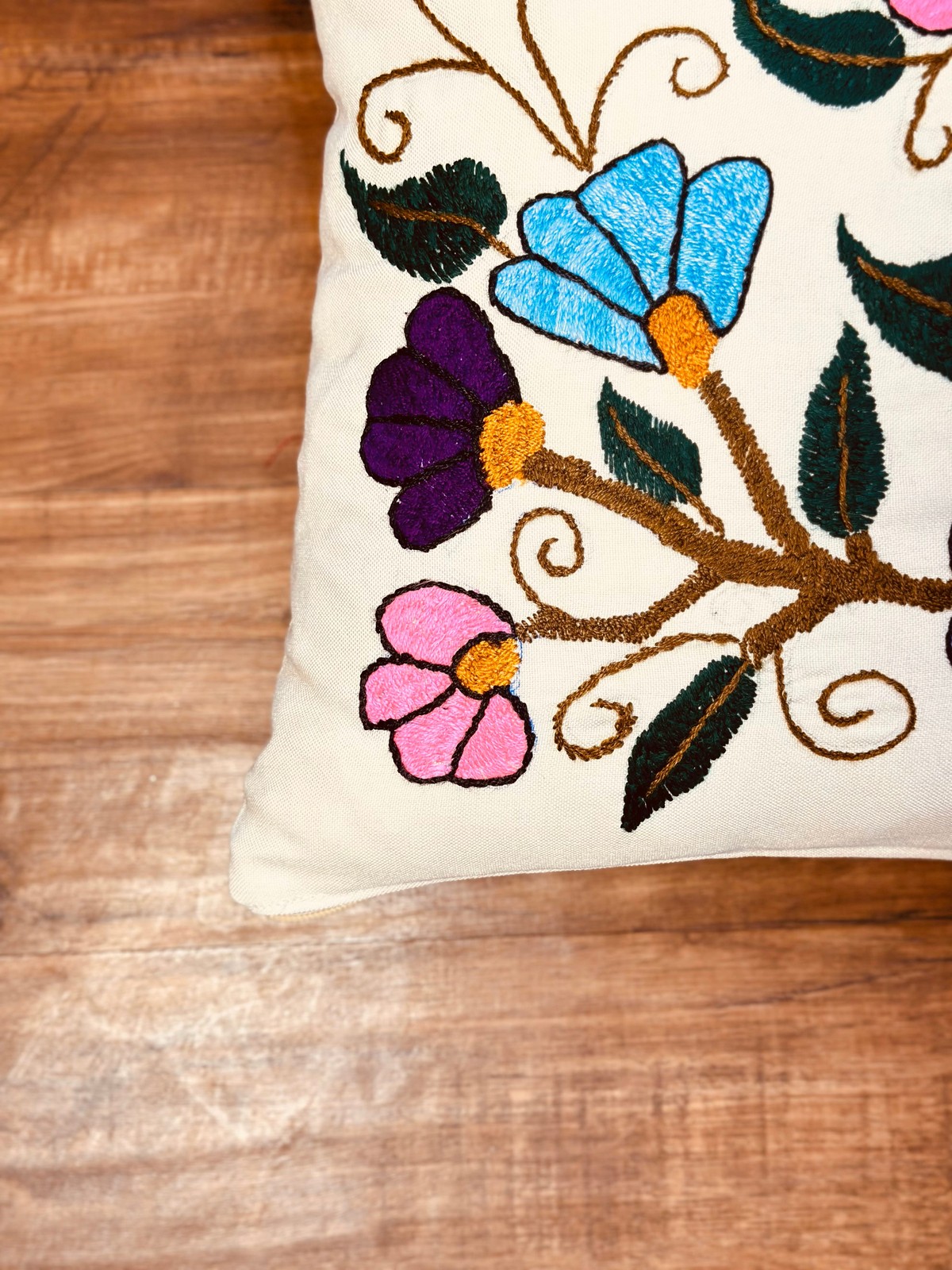 Hand- Embroidered floral cushion - suzani 3