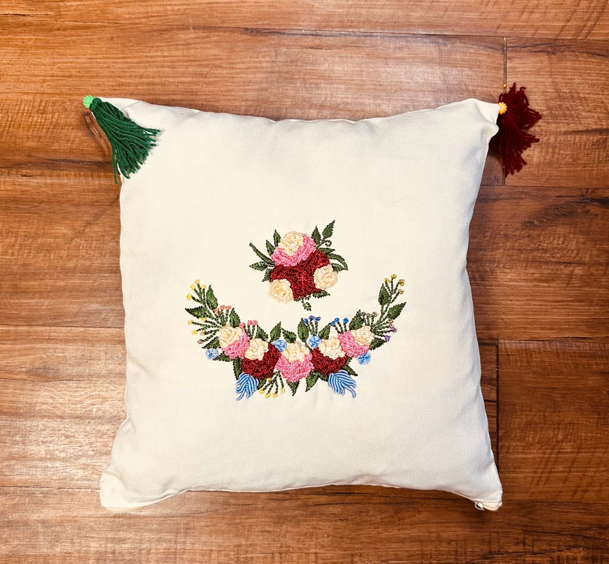 Pillow cover hand-embriodered 2