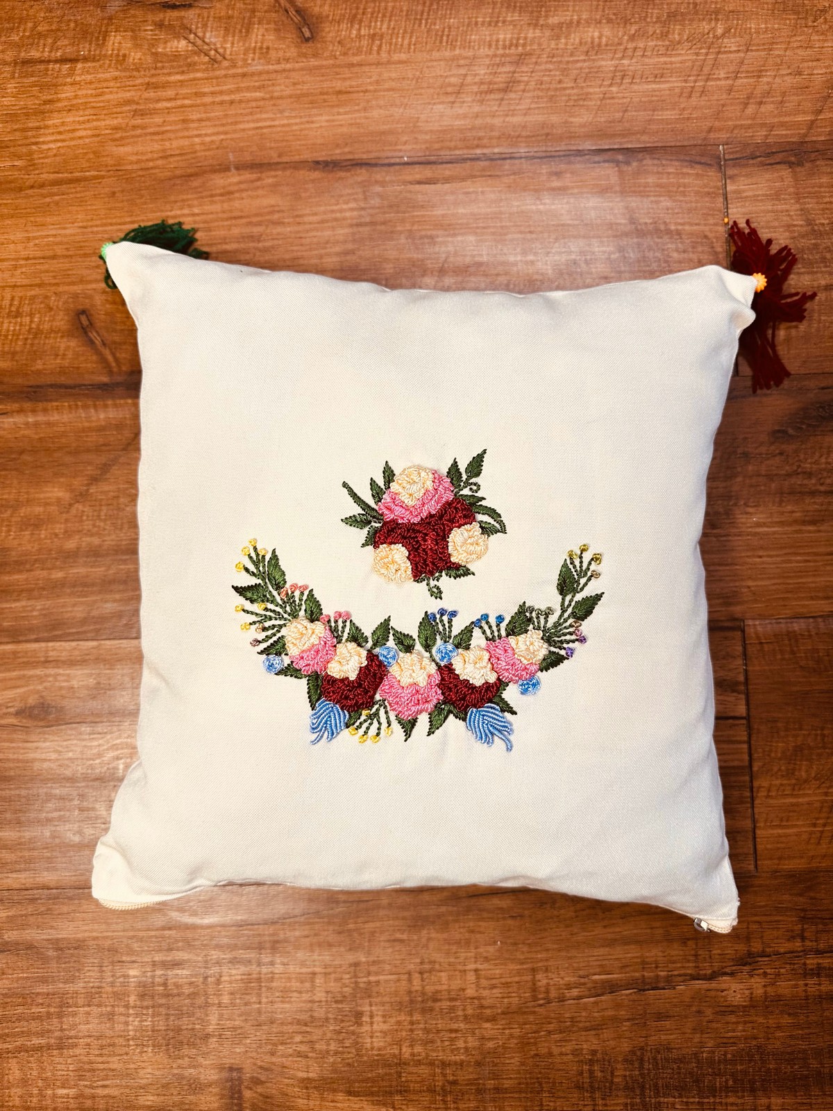 Pillow cover hand-embriodered 1
