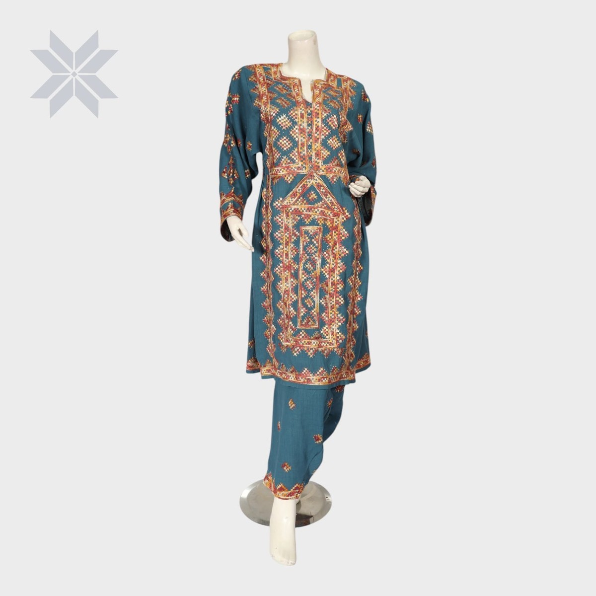 Shahmina Embroidered Kandahari Suit 3