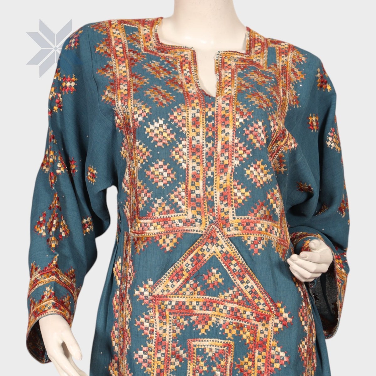 Shahmina Embroidered Kandahari Suit 2