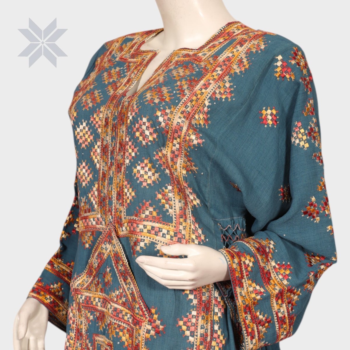 Shahmina Embroidered Kandahari Suit 1