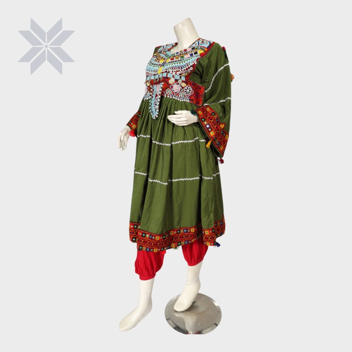 Lailuma Tribal Embroidered Two-Piece Set 3