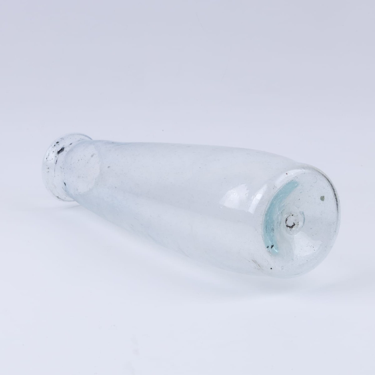 Glass Vase – Transparent Curved Design 4