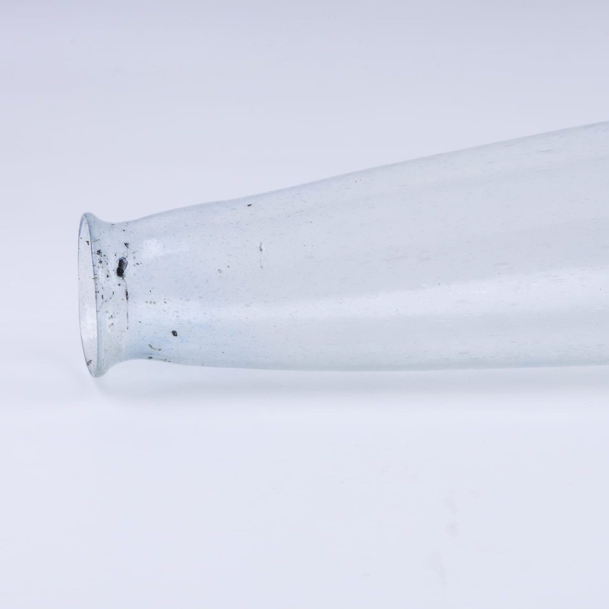 Glass Vase – Transparent Curved Design 2