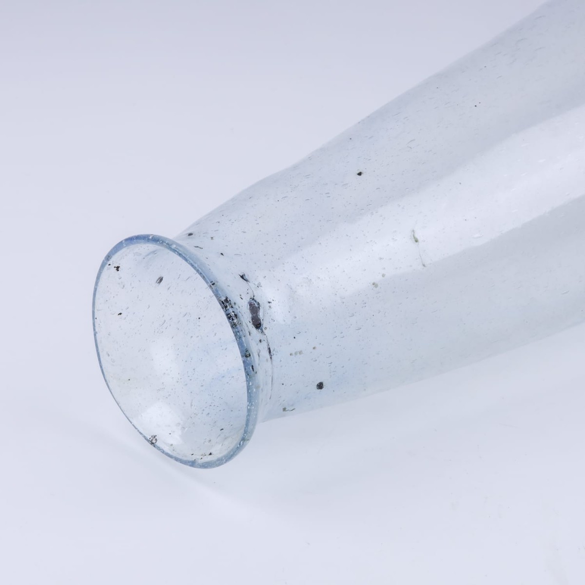 Glass Vase – Transparent Curved Design 3