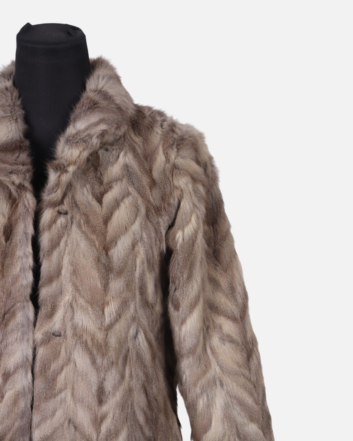 Real Sea Mink Fur Coat – Handmade Winter Wear 7