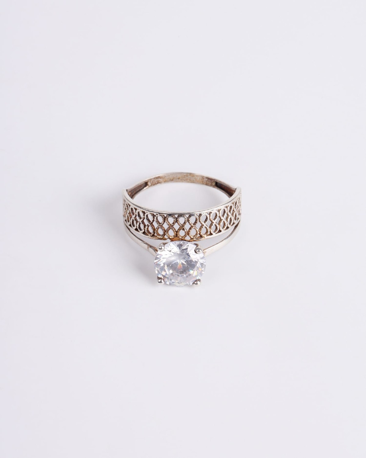 Elegant Peridot Engagment Ring 1
