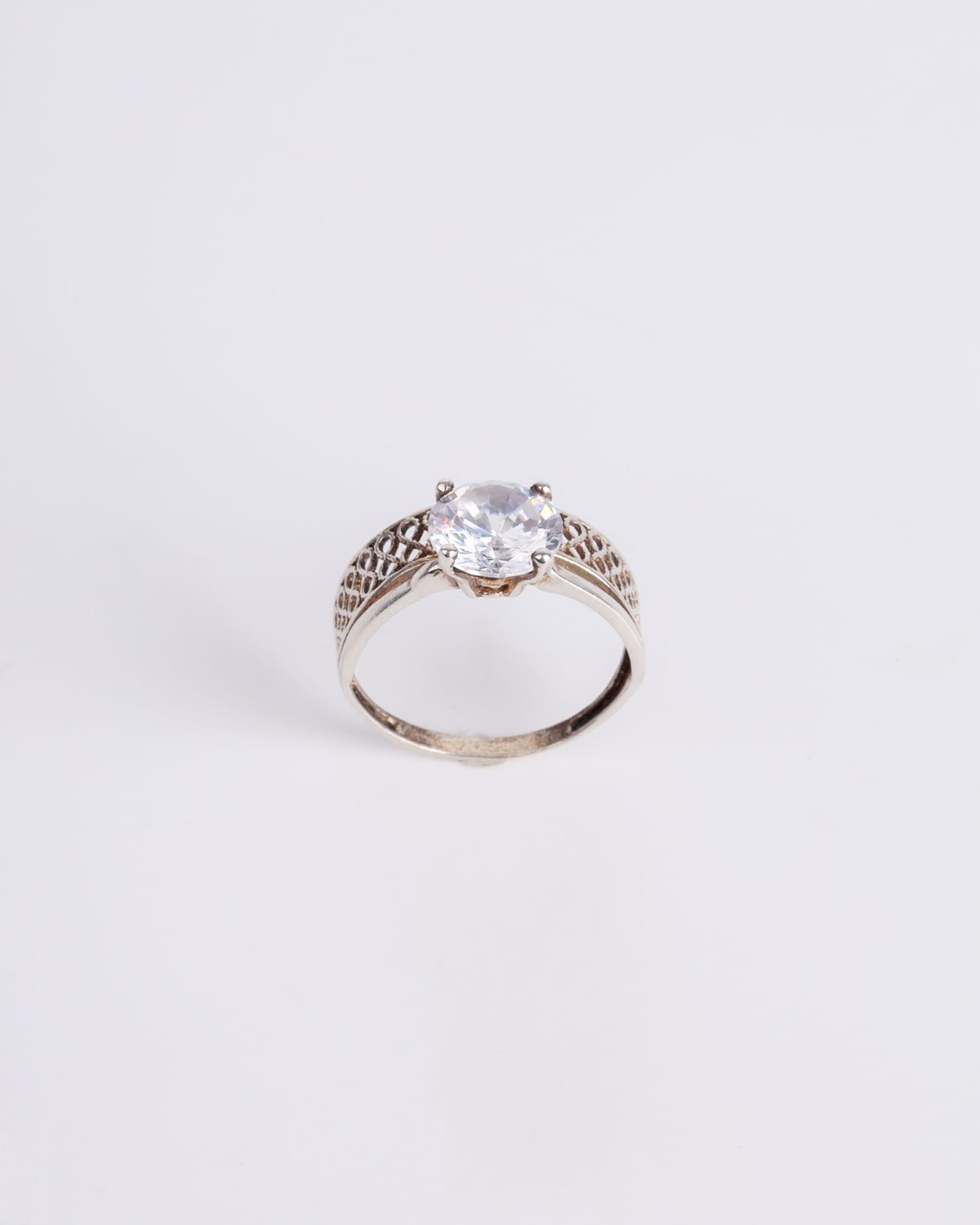 Elegant Peridot Engagment Ring 4