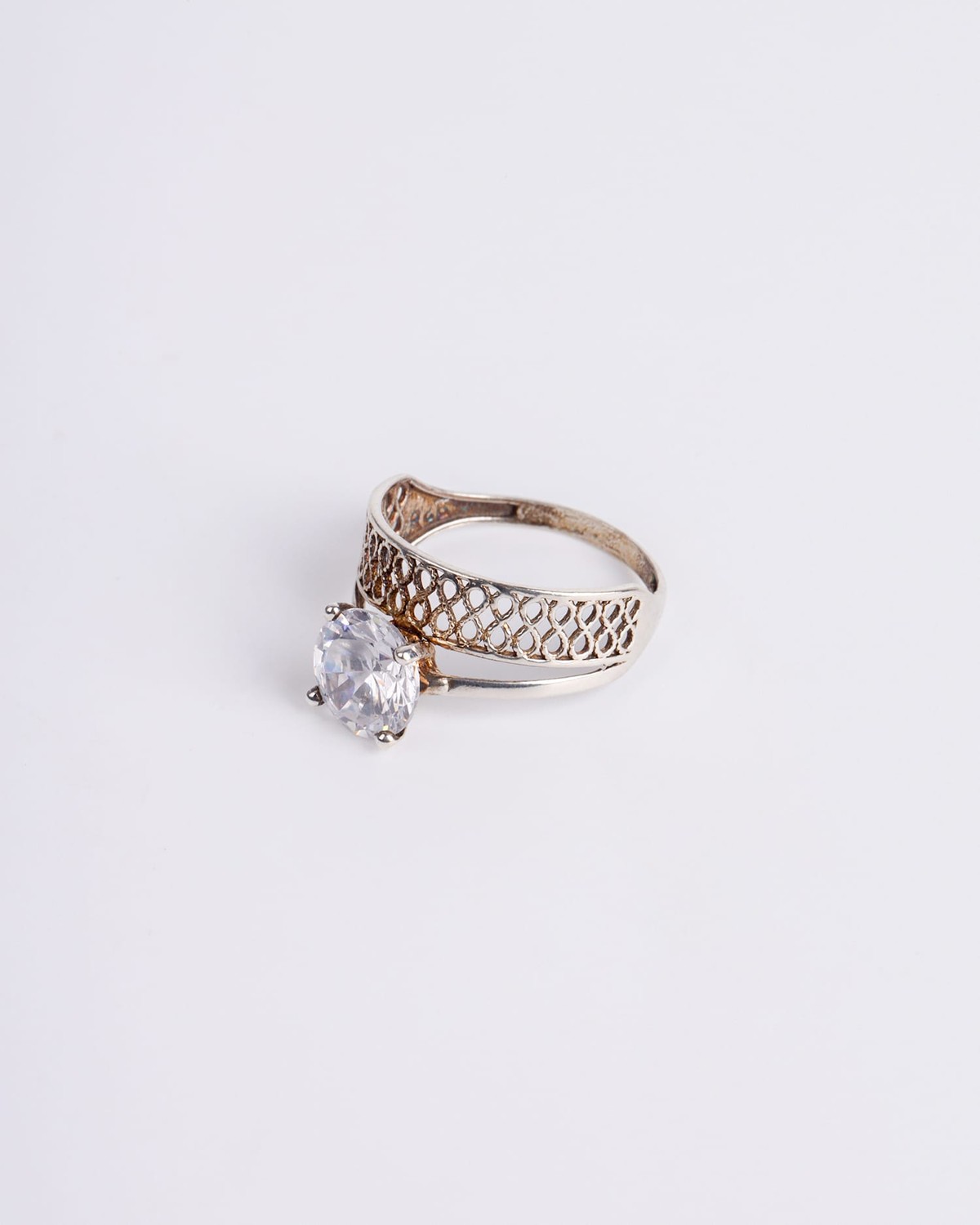 Elegant Peridot Engagment Ring 5