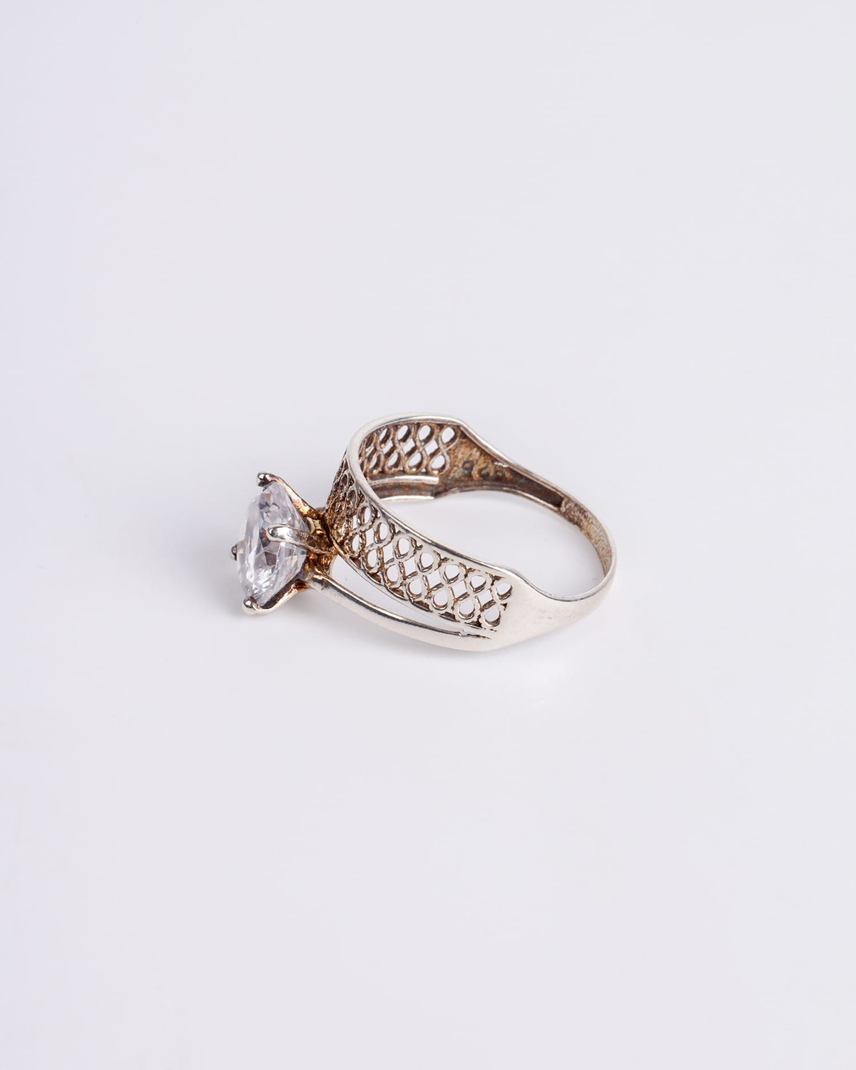 Elegant Peridot Engagment Ring 2