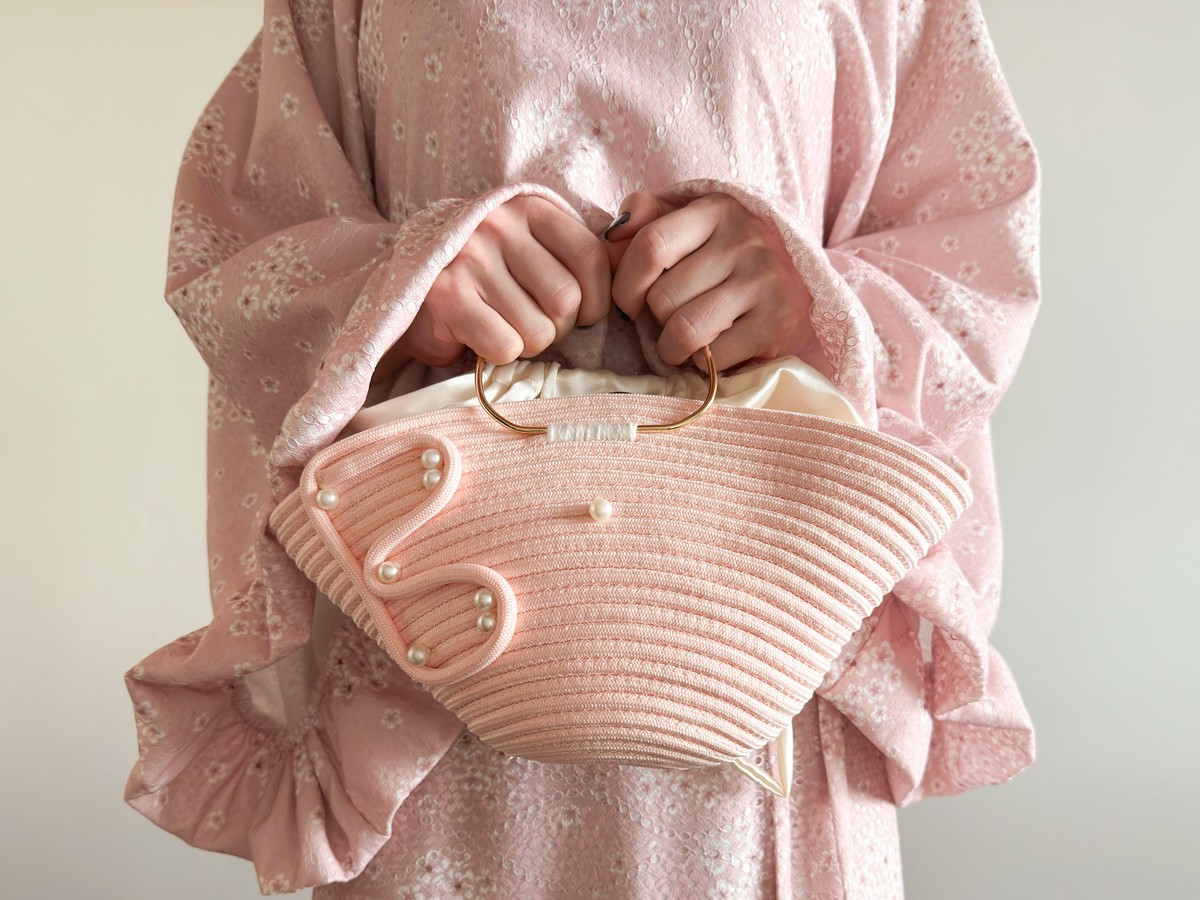 The Biri Artisan Pearl-Drop Handbag: Handwoven Blush Pink Edition 6