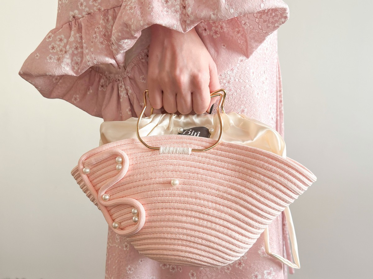 The Biri Artisan Pearl-Drop Handbag: Handwoven Blush Pink Edition 5