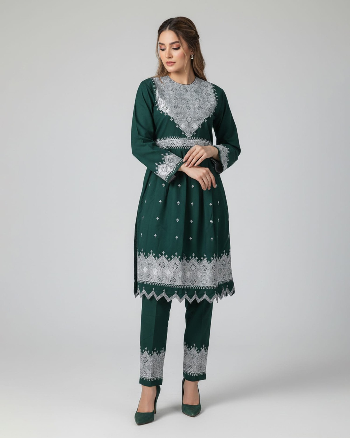 Hazargi Traditional Outfit – Deep Green Embroidered Dress with Shawl 2