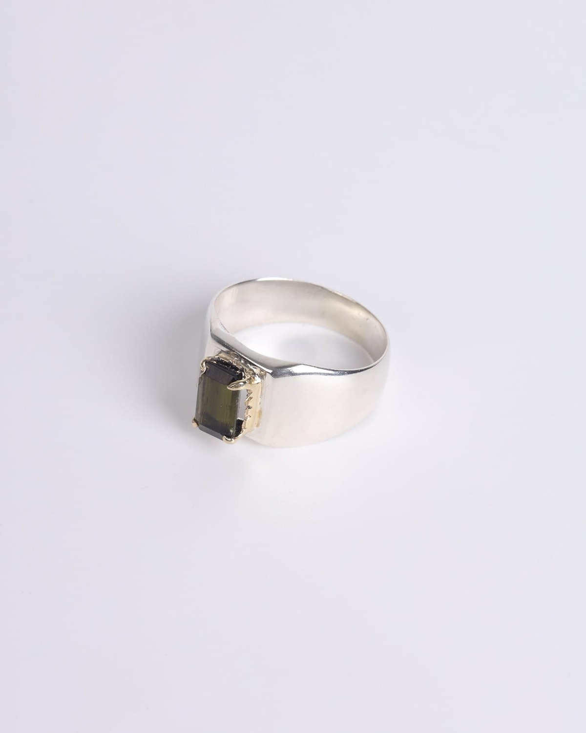 Silver Ring for Men with 2.55ct Beryllium Gemstone – Perfect for Special Occasions 3