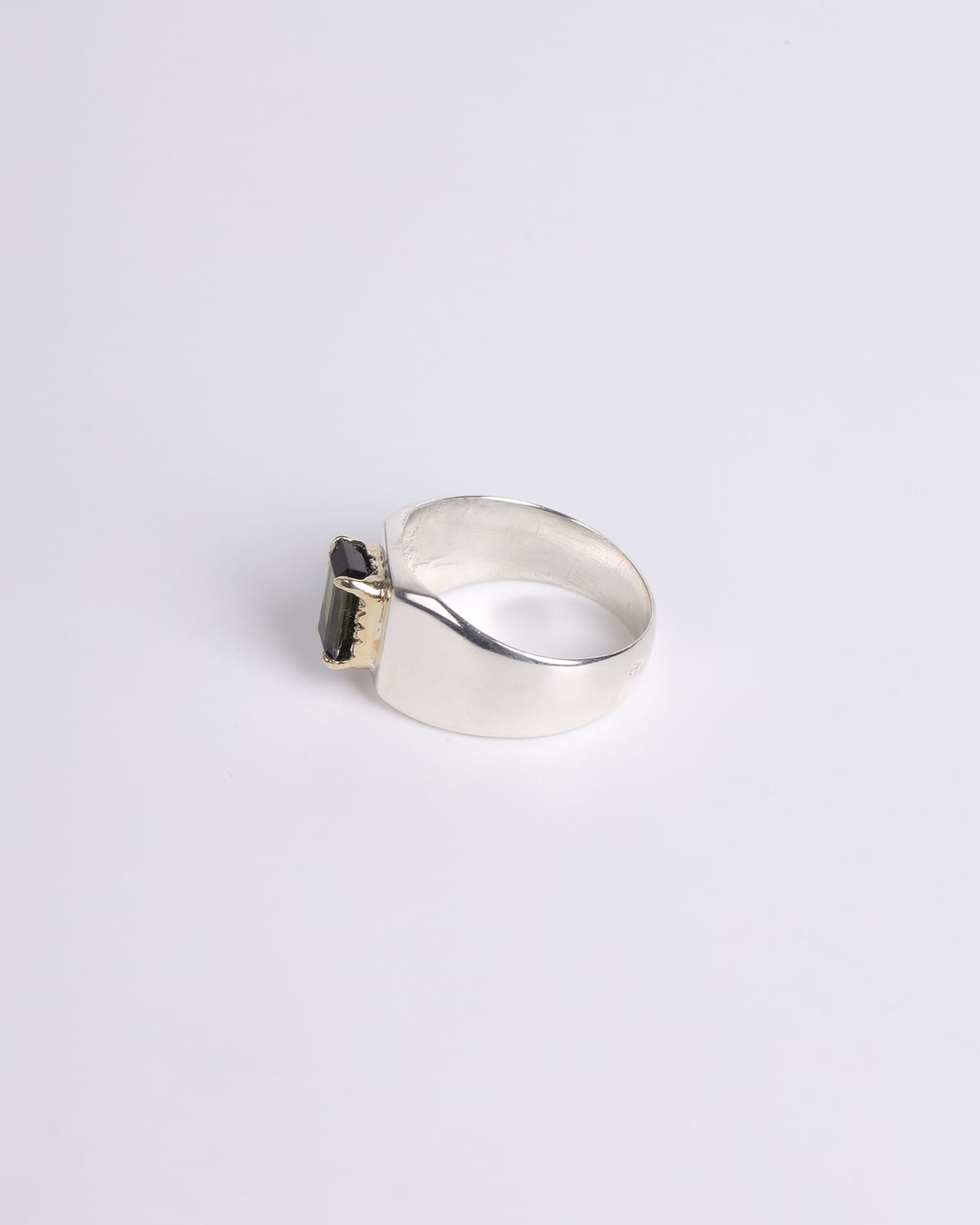 Silver Ring for Men with 2.55ct Beryllium Gemstone – Perfect for Special Occasions 2