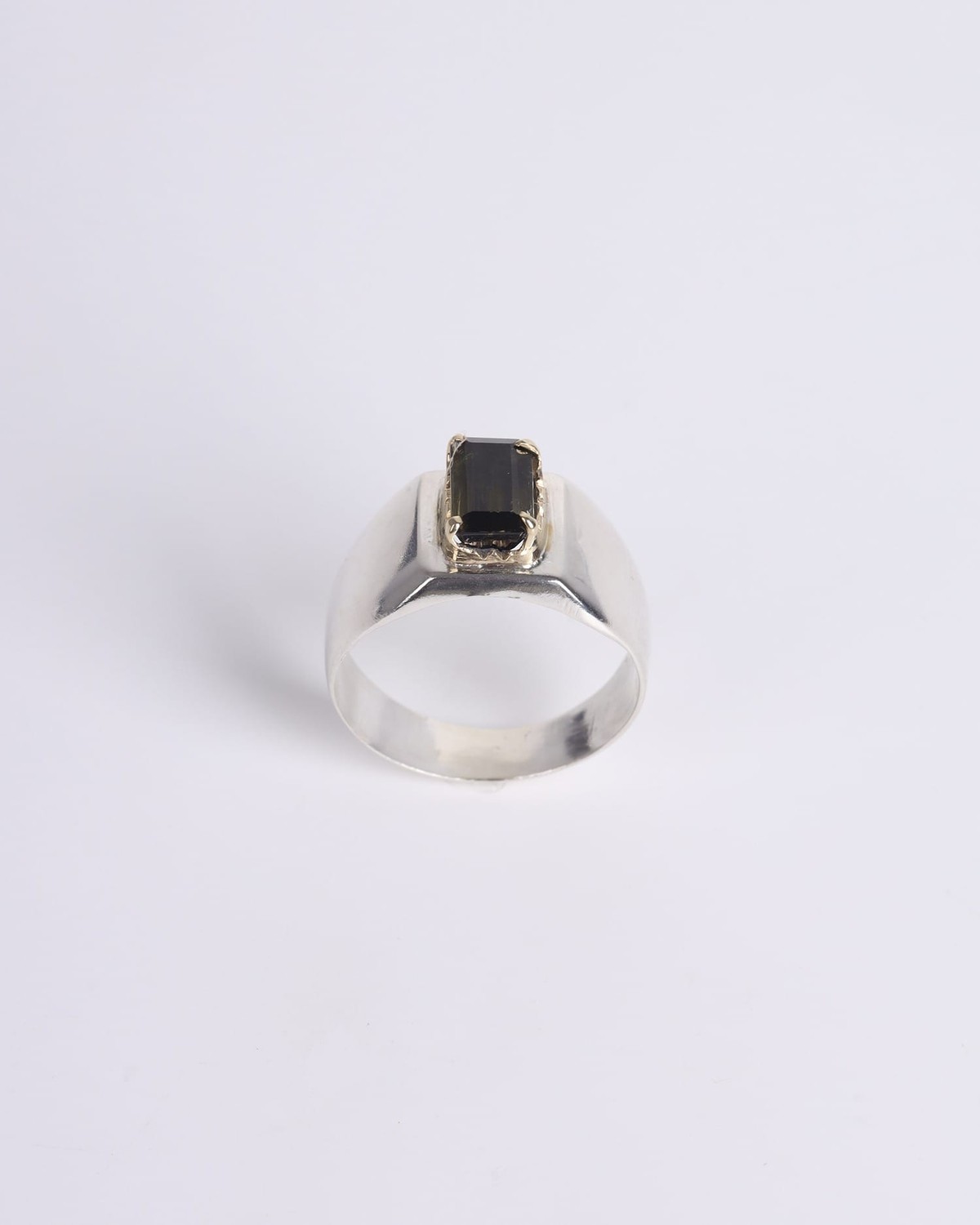 Silver Ring for Men with 2.55ct Beryllium Gemstone – Perfect for Special Occasions 4