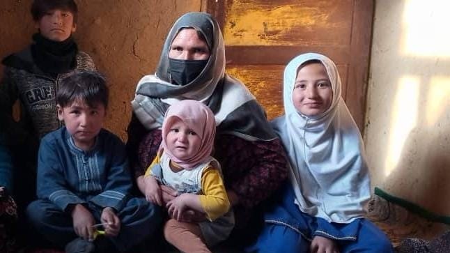 Please lend a helping hand to Qamargul. 1