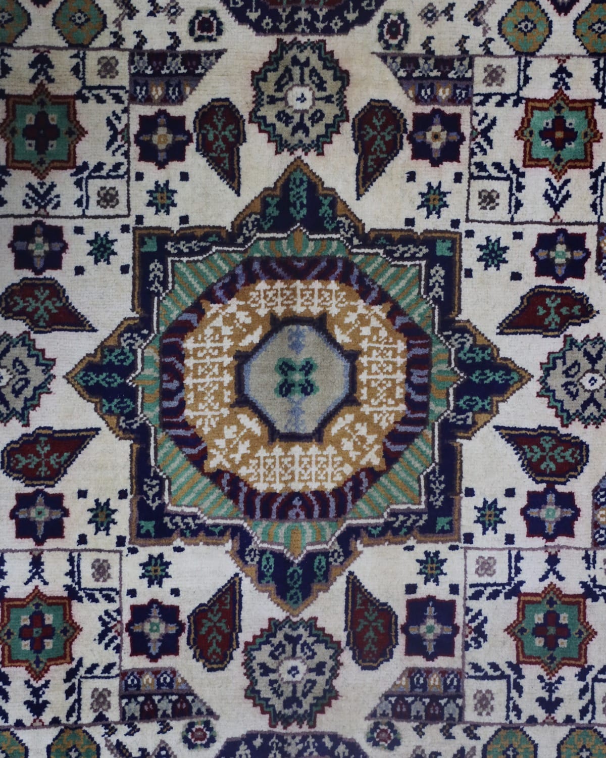 Turkmen Momlok Handwoven Wool Rug – 1x1.5 m 1