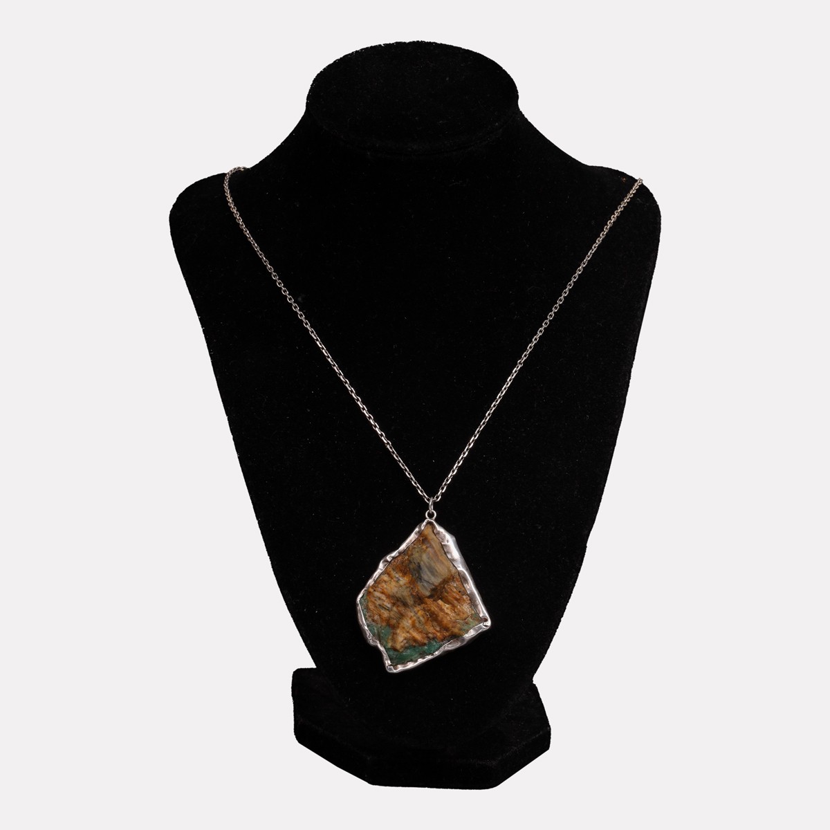 Emerald Stone Rough Drop Pendant | Silver Chain Locket 1