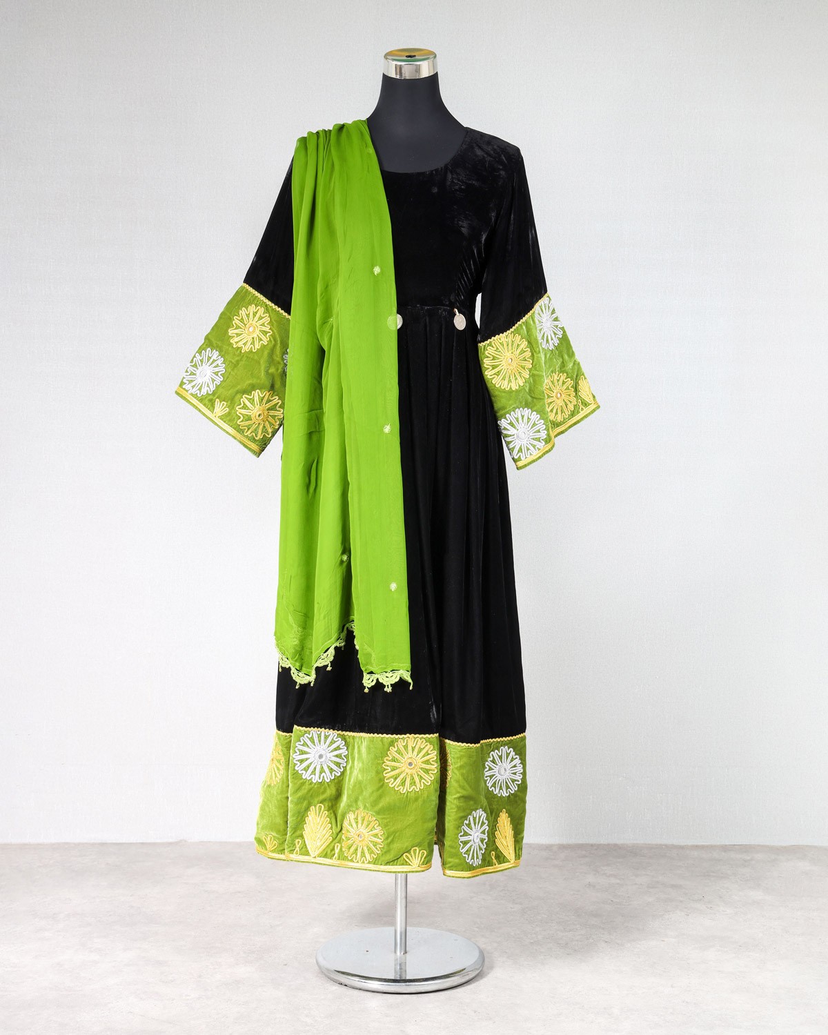Velvet silk dress, Black and green color 1