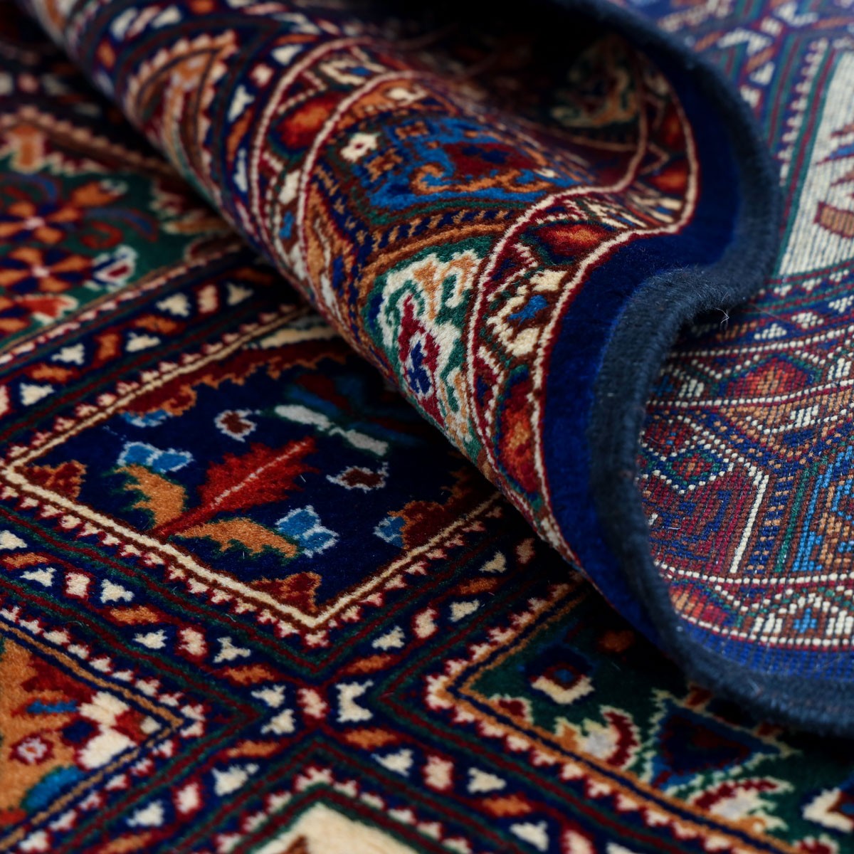 Bakhtiyari Rug - 5'9" x 3'9" (ft) 5