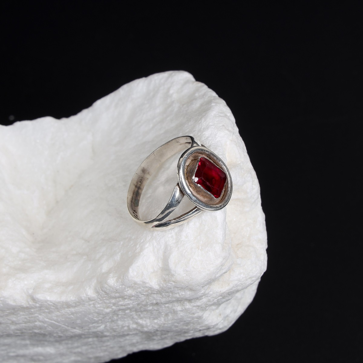 Red Indian Ruby Vintage Ring | 925 Silver Split Band Ring 1