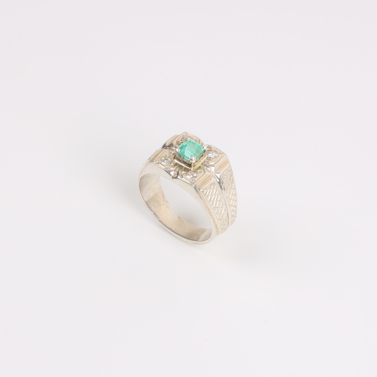 Ring with dimond 2