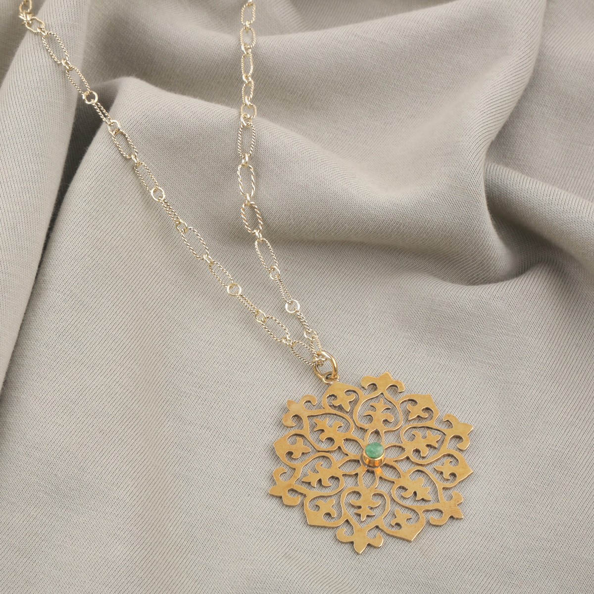 Emerald Gold-Plated Jewelry Set | Flower Carved Pendant & Earrings 2