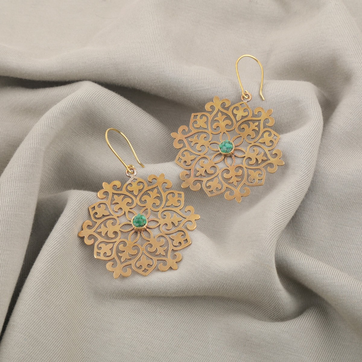 Emerald Gold-Plated Jewelry Set | Flower Carved Pendant & Earrings 3