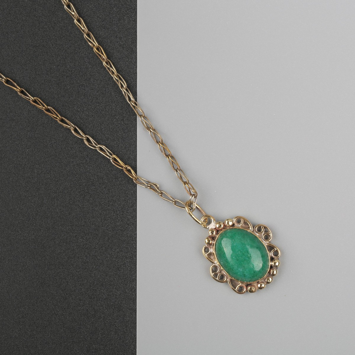 Green Agate Necklace | Drop Solitaire Locket 1