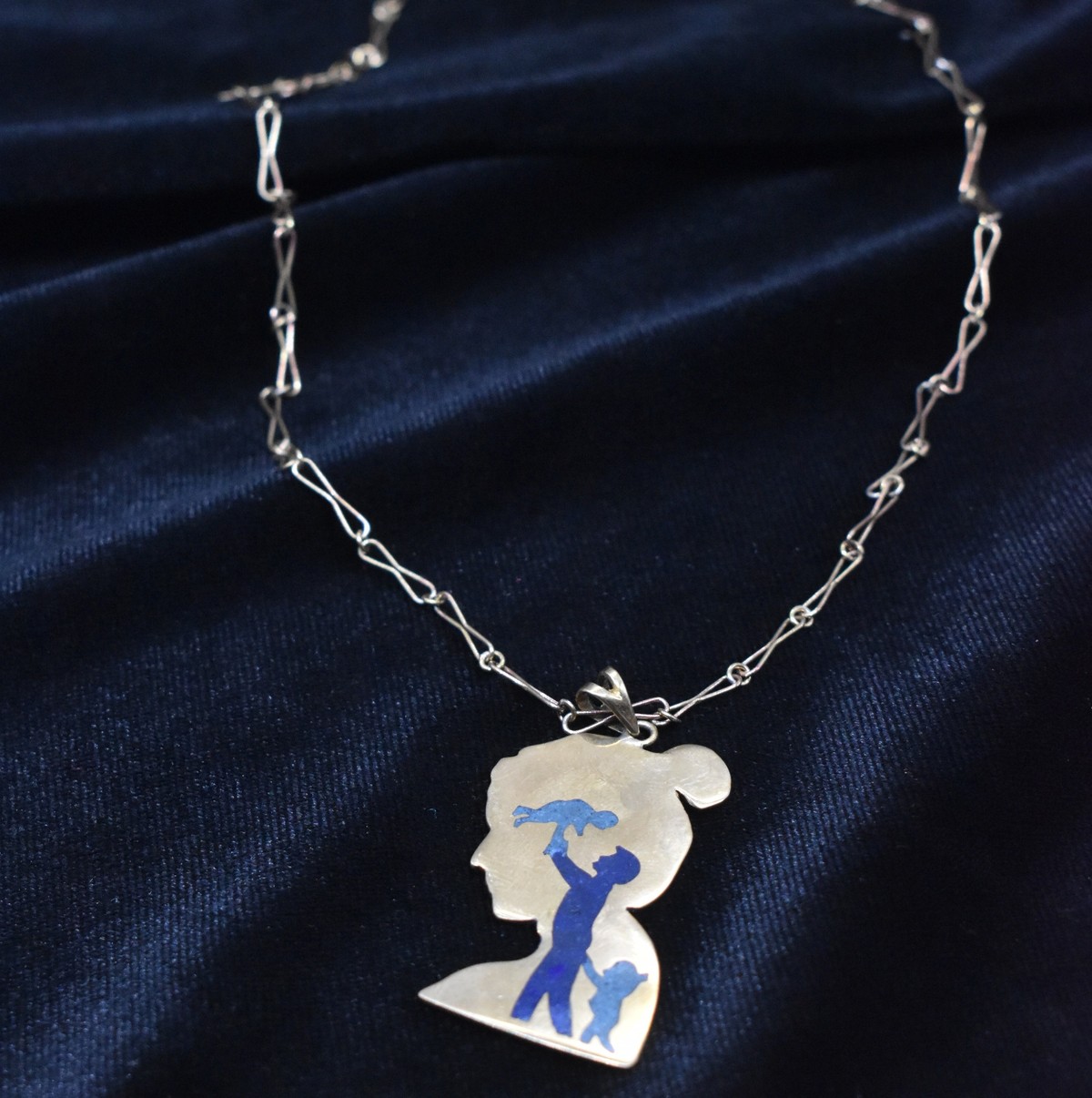 Mom Pendant 2