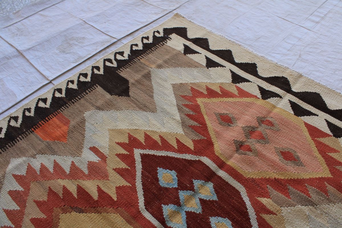 Beautifull Vintage Kilims With Nice Design 2