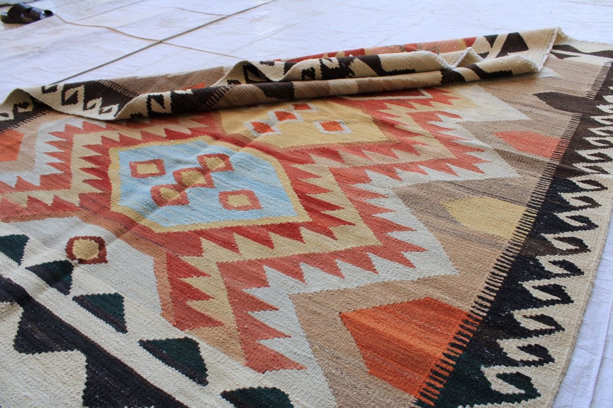 Beautifull Vintage Kilims With Nice Design 3