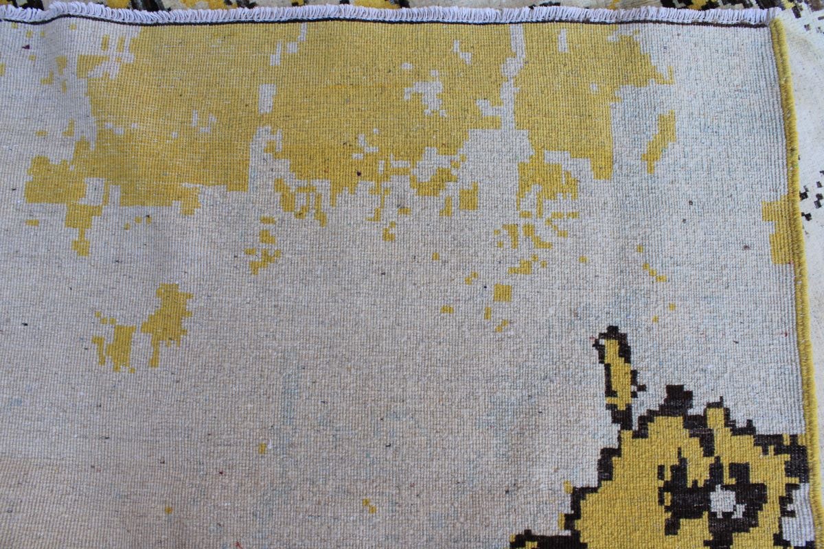 Yellowish Stunning Modern Design Chobrang Carpet 4