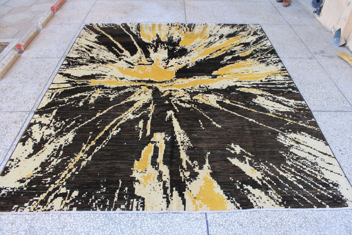 Black Yellow carpet 1