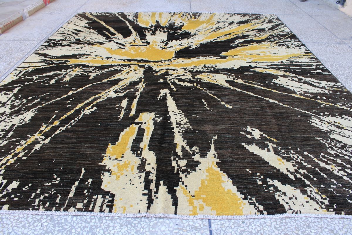 Black Yellow carpet 2