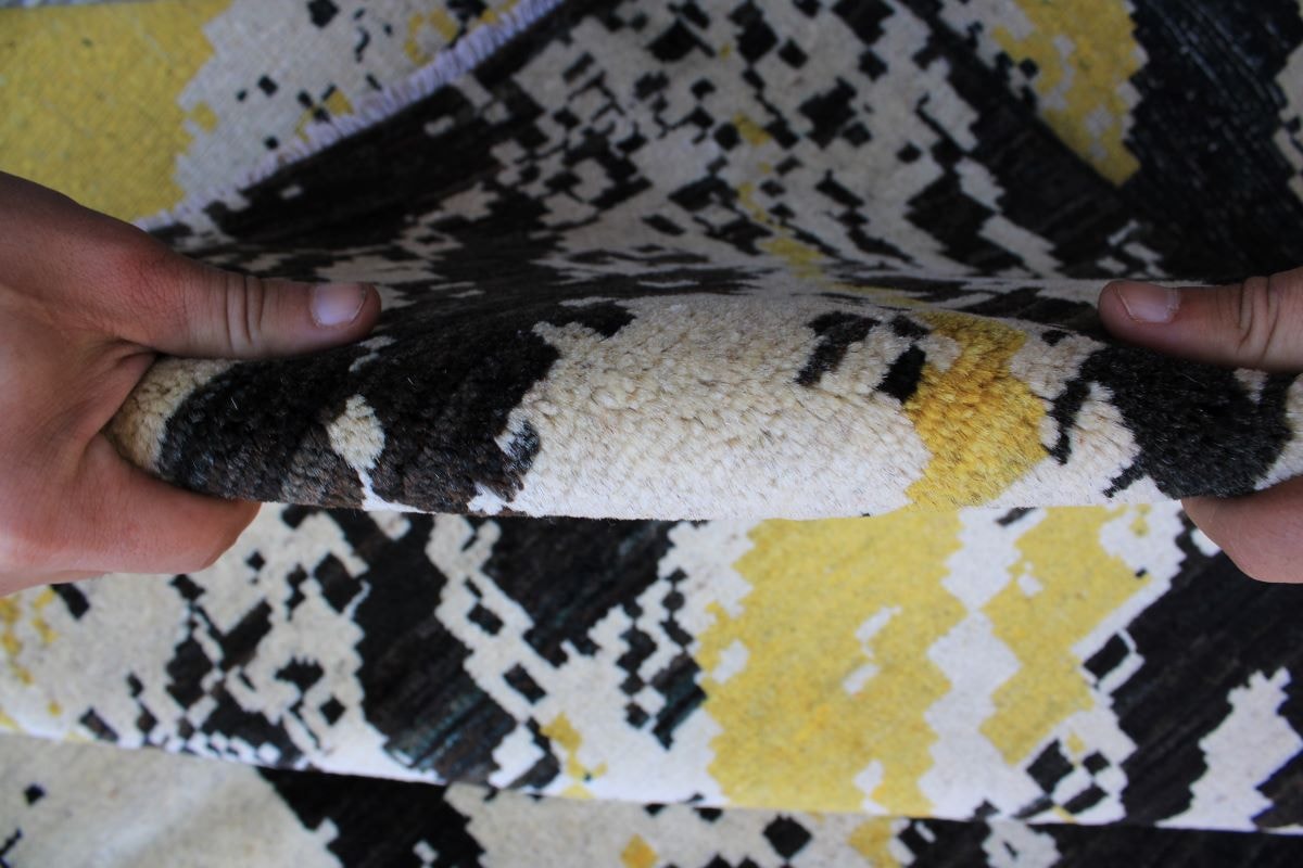 Black Yellow carpet 6