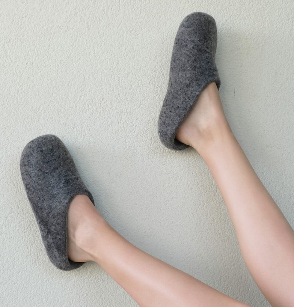 Sakré Montana Felted Slippers – Grey Handmade 3